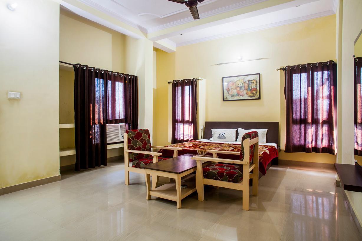 Ramprastha Hotel Ayodhya Buitenkant foto