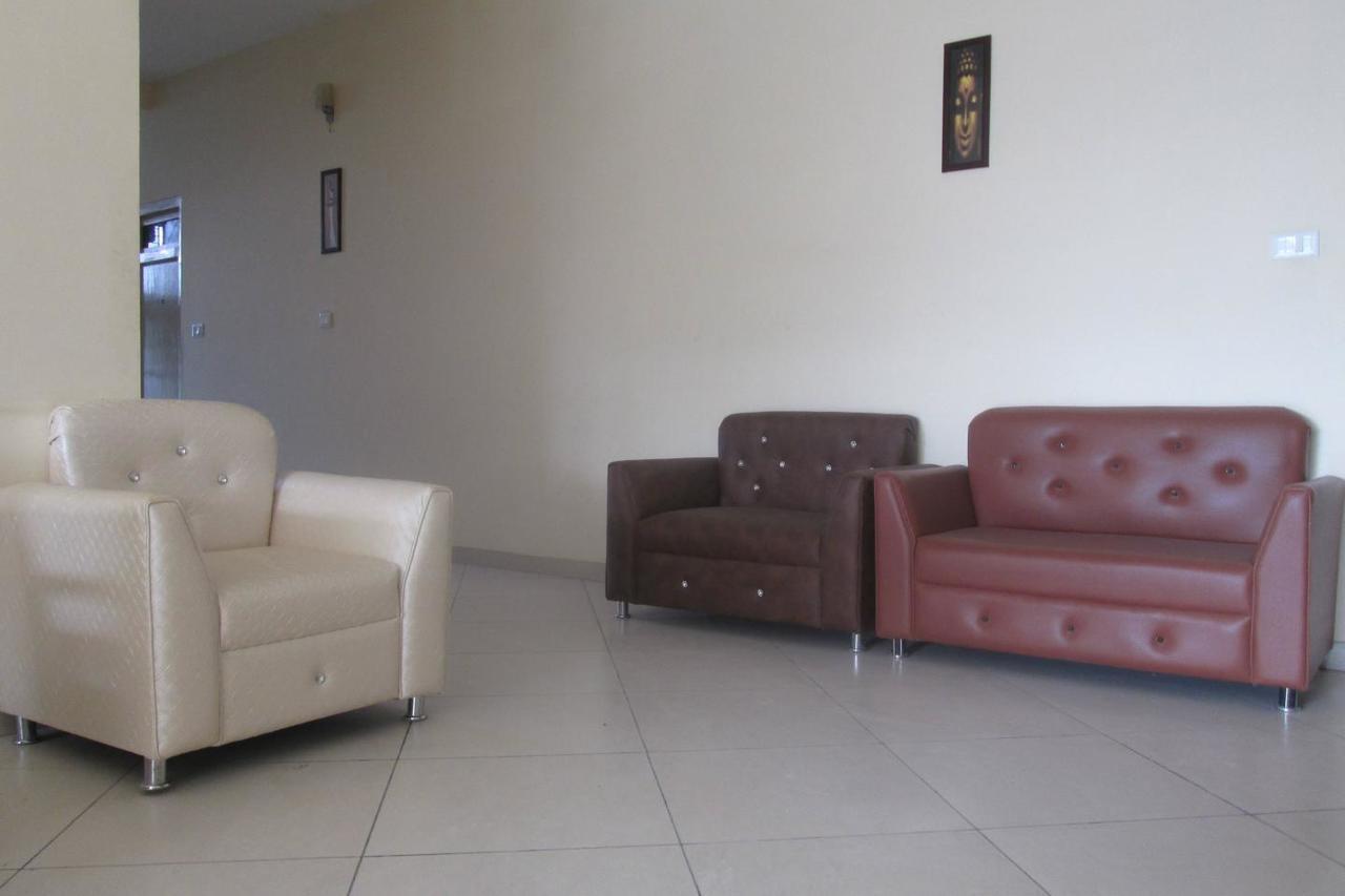 Ramprastha Hotel Ayodhya Buitenkant foto