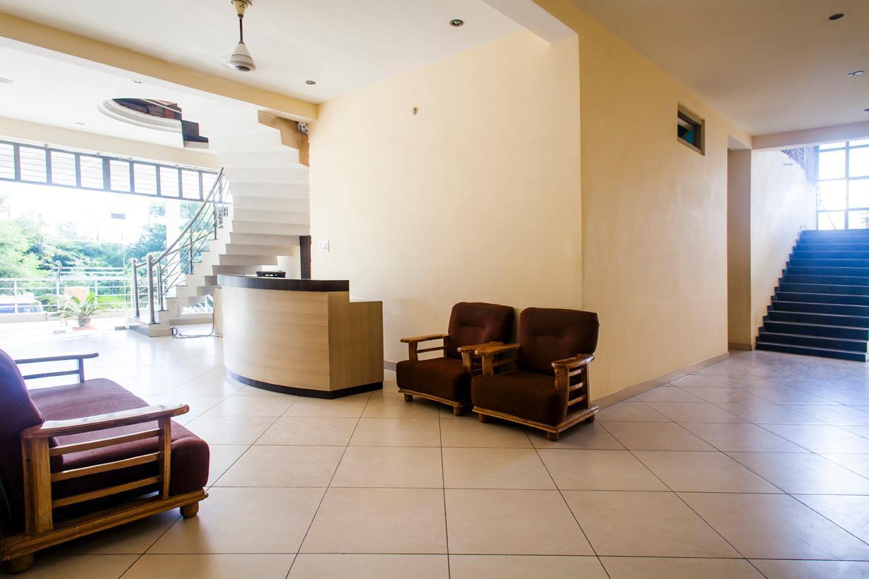 Ramprastha Hotel Ayodhya Buitenkant foto
